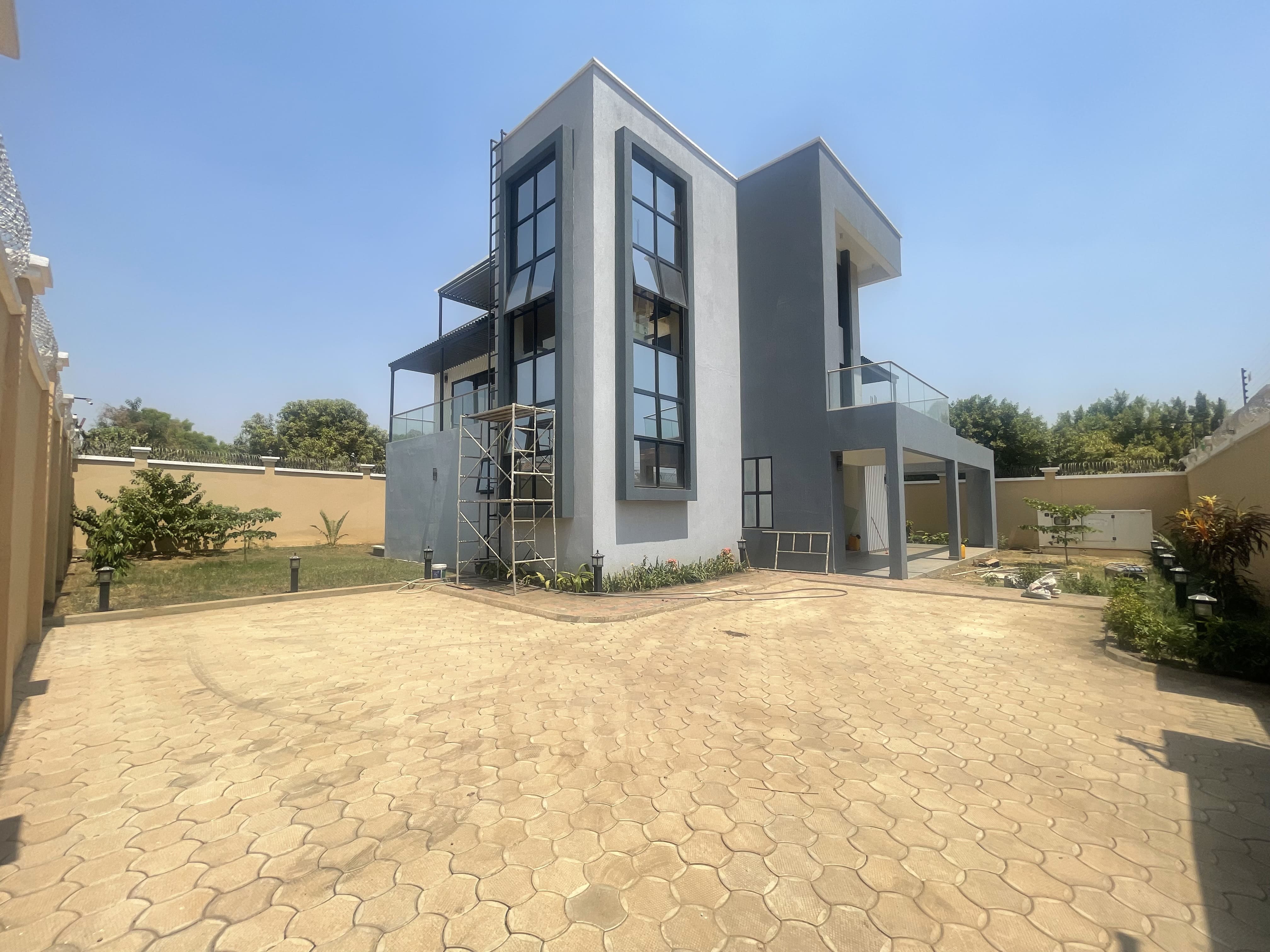 Villa for Sale – Nyakuron West